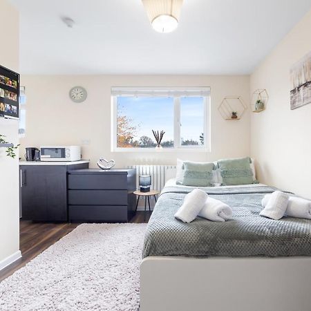 Twickenham Homes Айслворт Екстер'єр фото