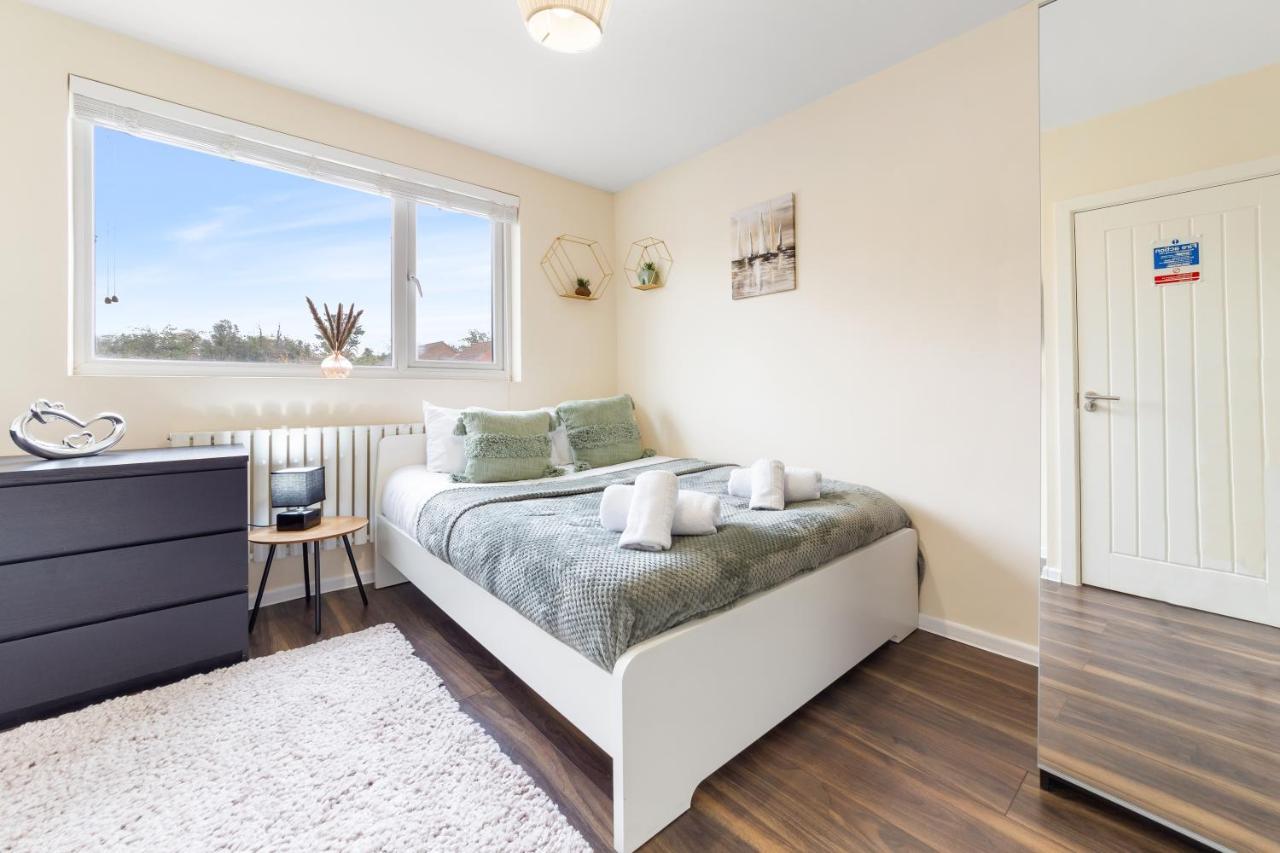Twickenham Homes Айслворт Екстер'єр фото